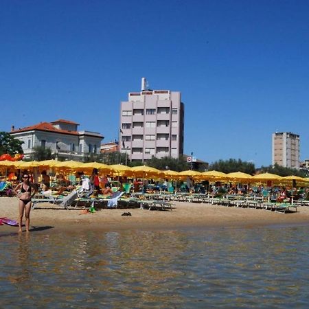 Hotel Bristol Pesaro Eksteriør bilde