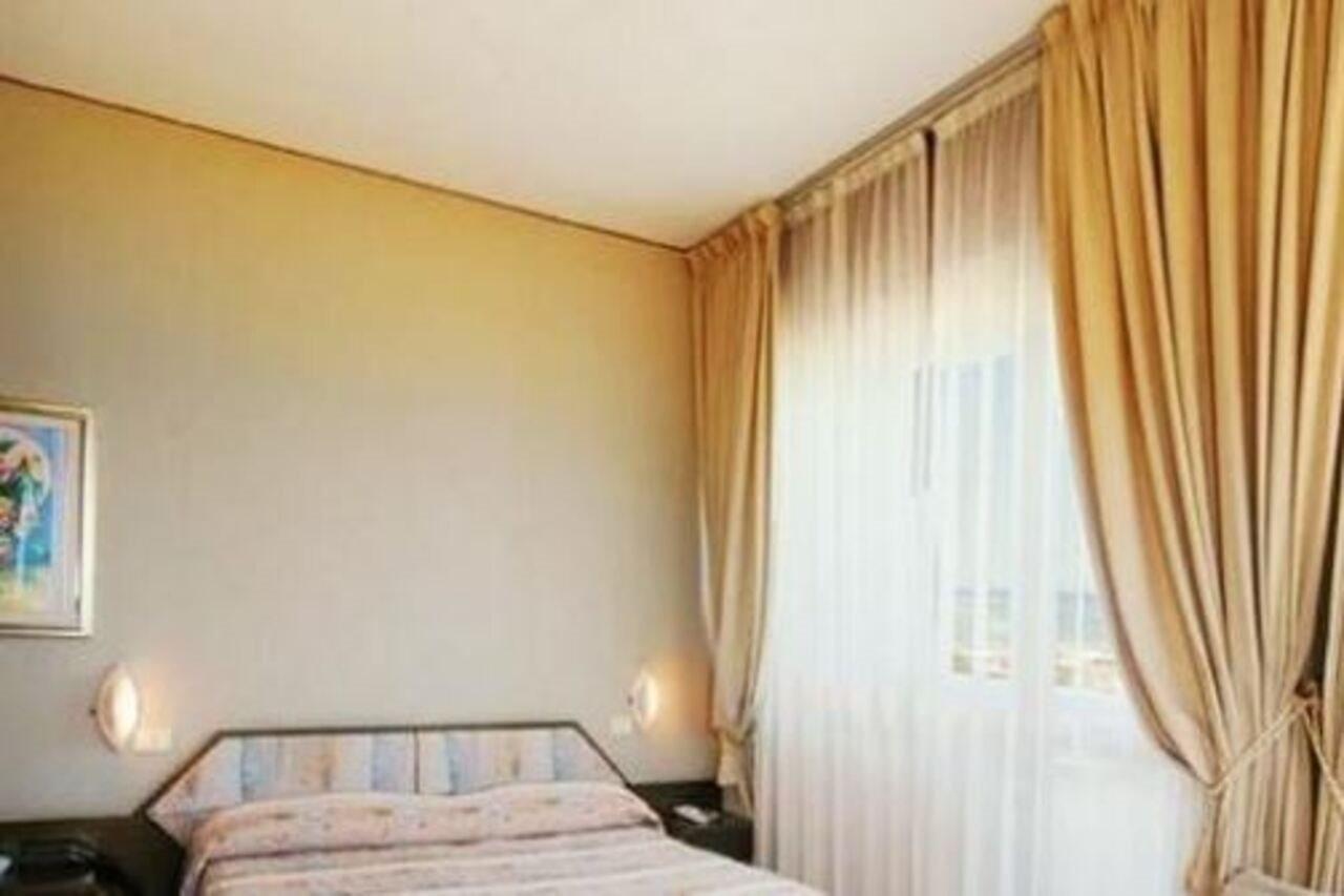 Hotel Bristol Pesaro Eksteriør bilde