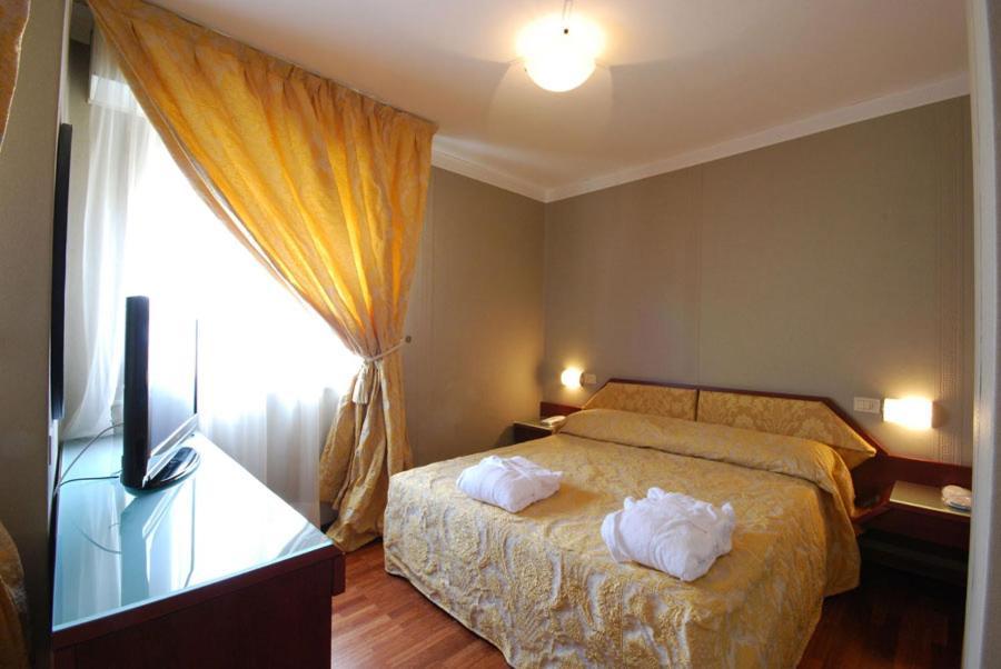 Hotel Bristol Pesaro Eksteriør bilde