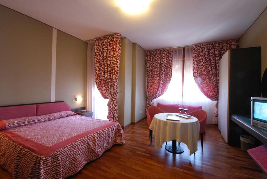 Hotel Bristol Pesaro Eksteriør bilde