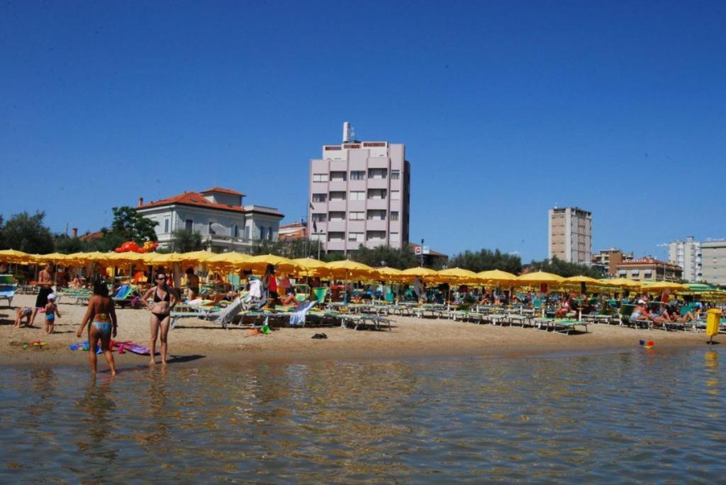 Hotel Bristol Pesaro Eksteriør bilde