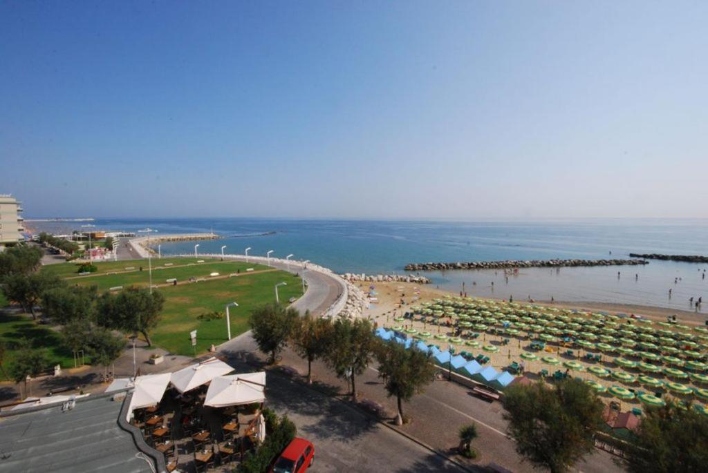 Hotel Bristol Pesaro Eksteriør bilde