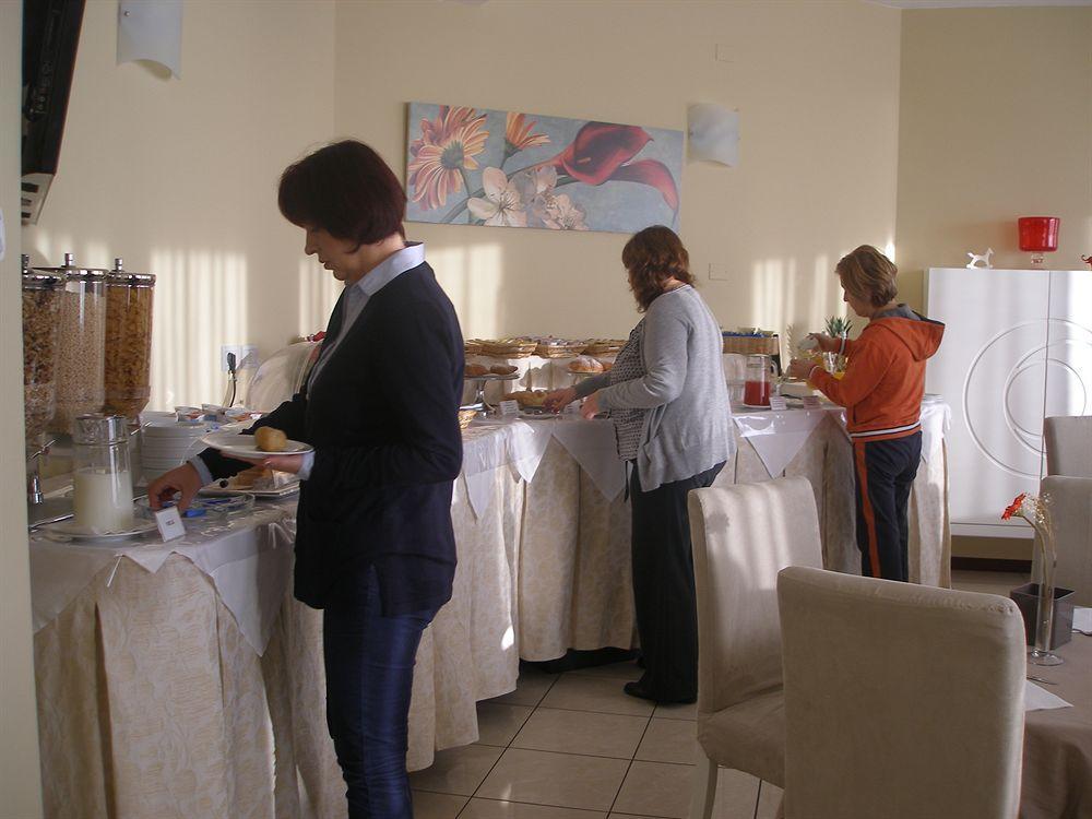 Hotel Bristol Pesaro Eksteriør bilde