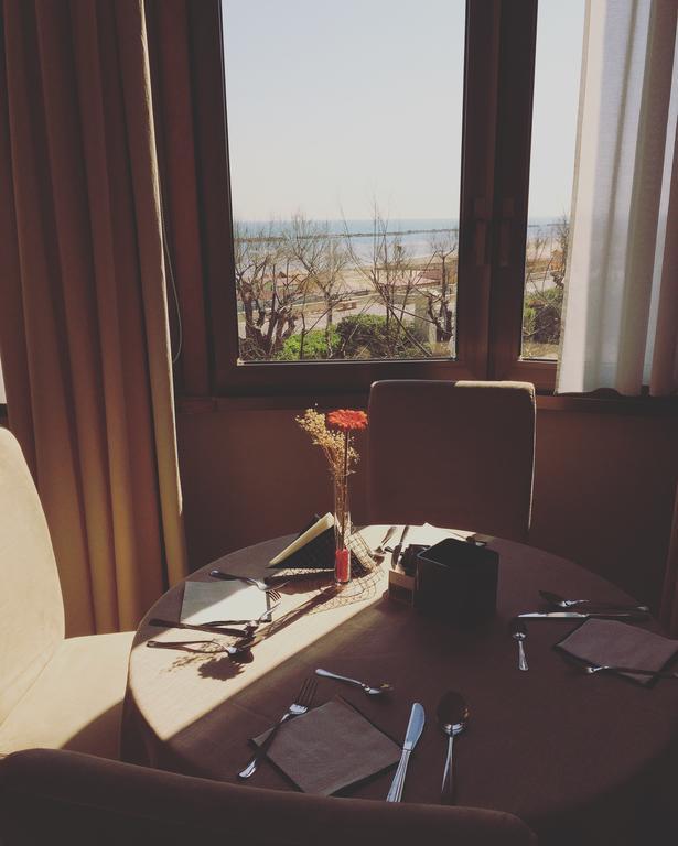 Hotel Bristol Pesaro Eksteriør bilde