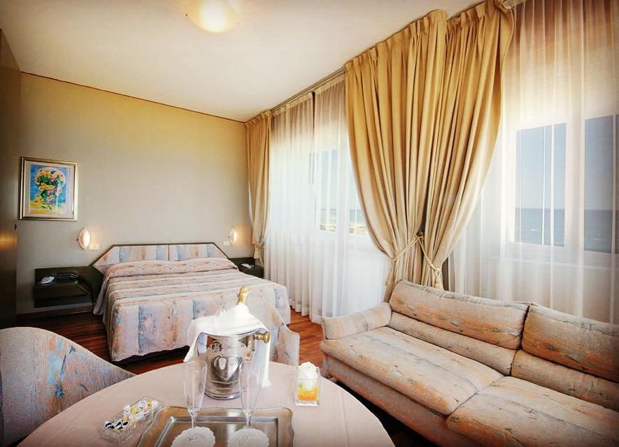 Hotel Bristol Pesaro Eksteriør bilde