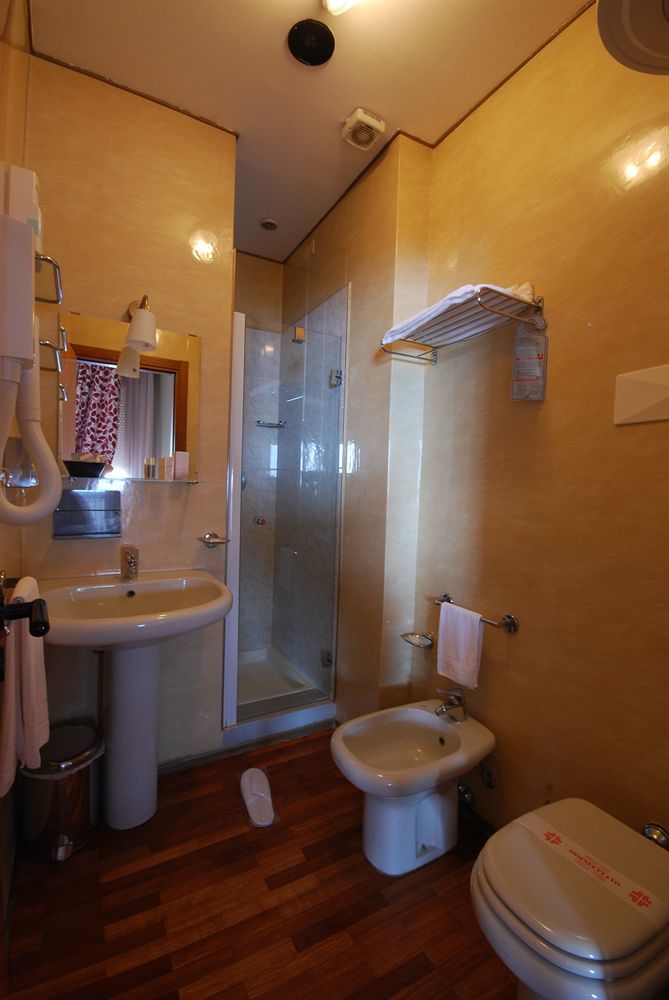Hotel Bristol Pesaro Eksteriør bilde
