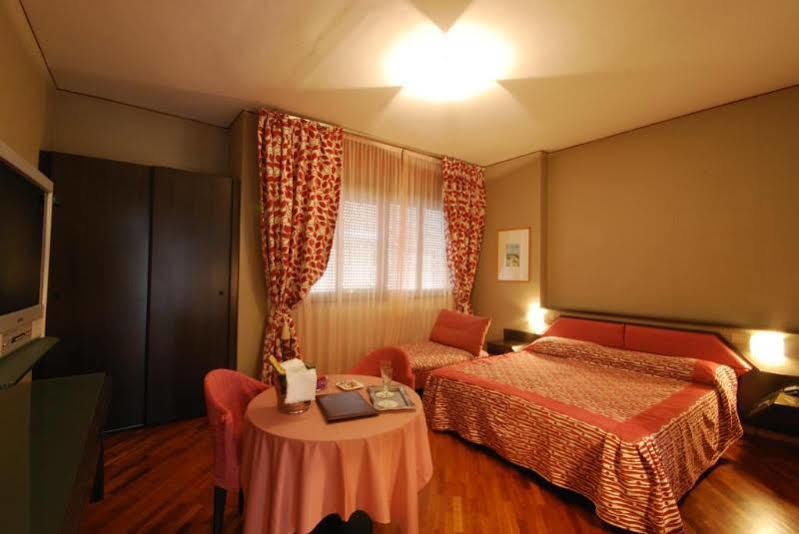 Hotel Bristol Pesaro Eksteriør bilde